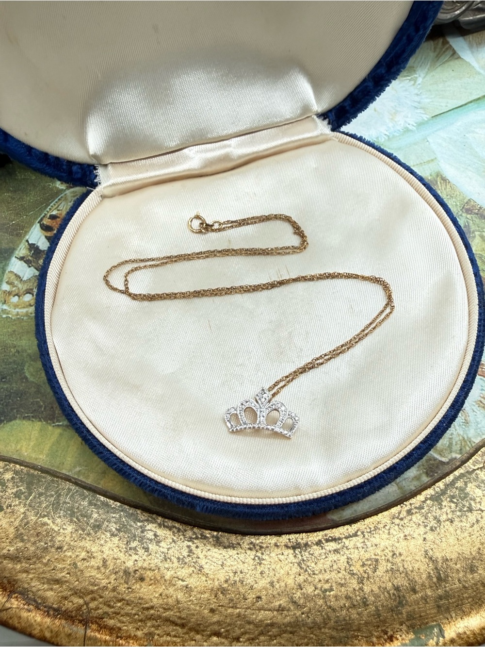 Vintage 10K Yellow Gold Crown Pendant Necklace